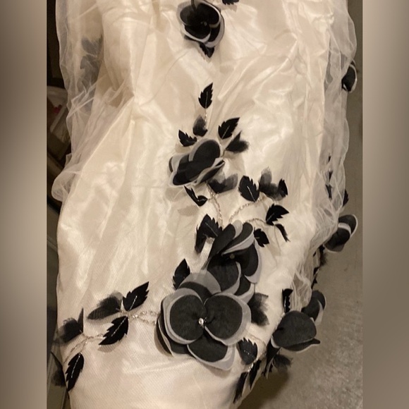 Nina Duong Couture a-line ‘Victoria’ wedding gown - Picture 4 of 10